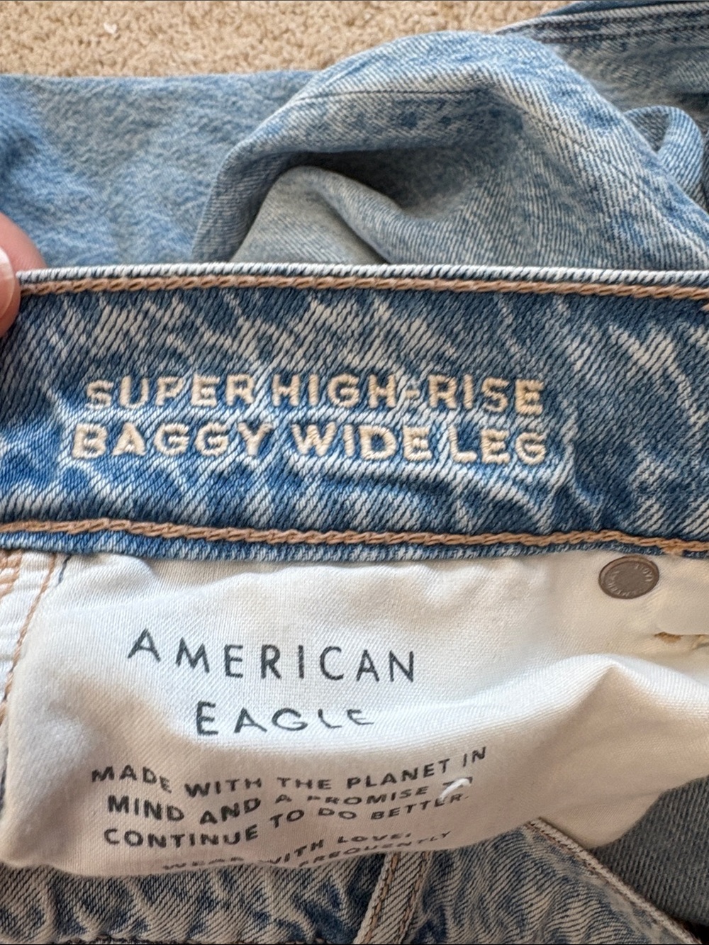 American Eagle Super High-Rise Baggy Wide Leg Distressed Jeans Light Wash Size 0 - Picture 8 of 8